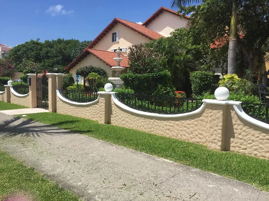 Casa Camelia B&B Playa del Carmen Bed & Breakfast